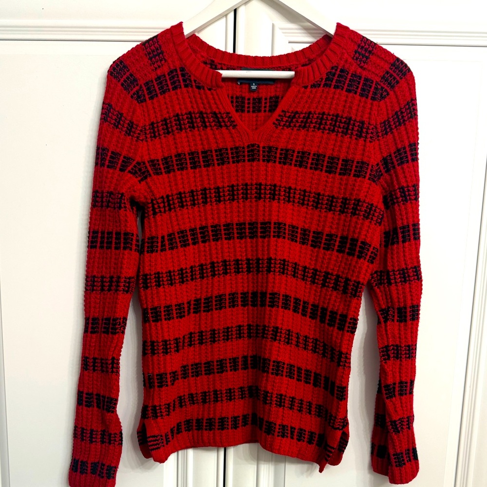 Jones New York Sz Small V-Neck Long Sleeve Red w/Large Black Horizontal Stripes